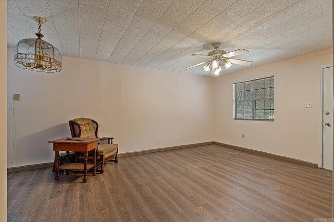 Photo - 323 Perry St