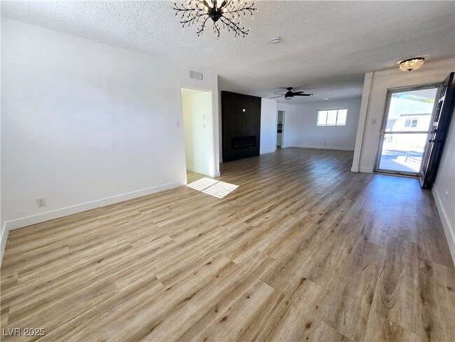 Photo - 1336 Darmak Dr