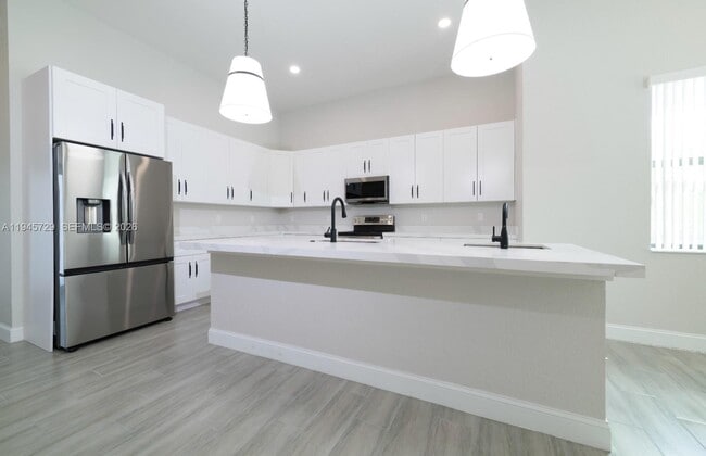 Photo - 4024 SW 52nd St