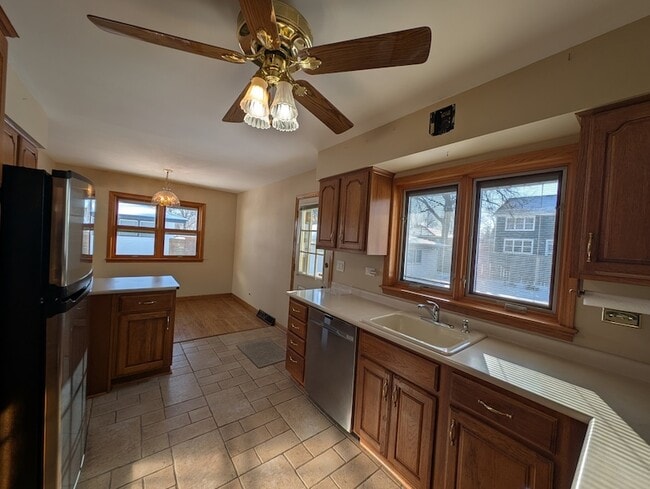 Photo - 503 Lake Ave