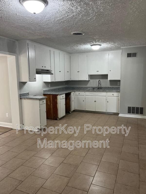 Photo - 5021 Greensboro Ct