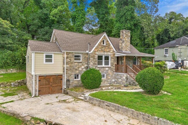 Photo - 323 Anderson Ave NW