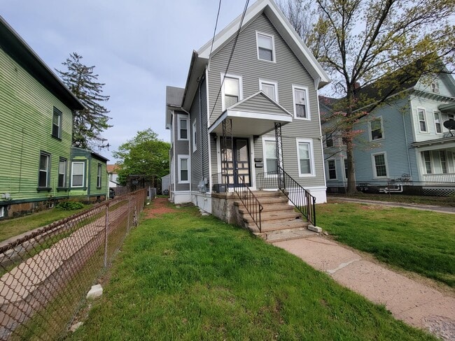Building Photo - 81 Sherman Ave Unit 2 Rental