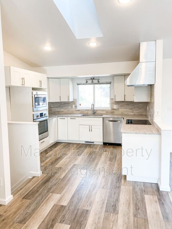 Photo - 1724 Robidoux Cir