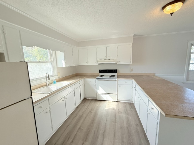 Photo - 120 N Pinewood Dr Unidad #4