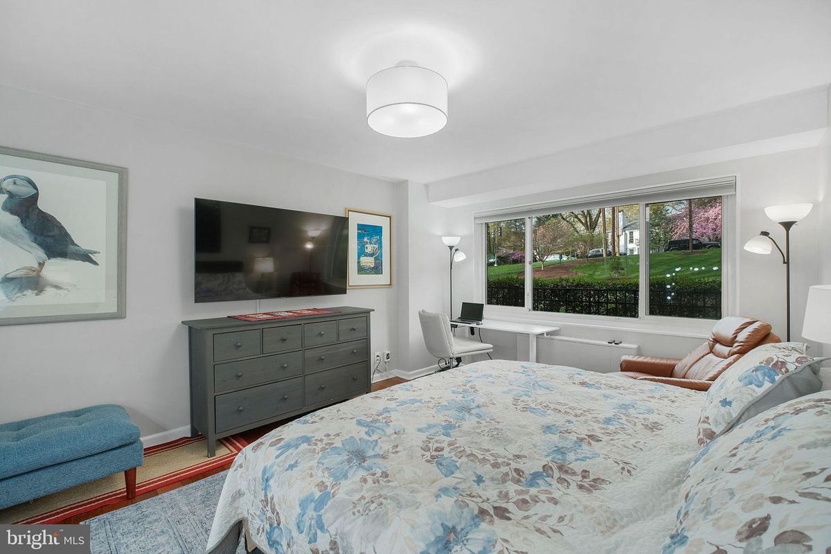 Photo - 4201 Cathedral Ave NW Unidad 114W