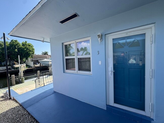 Building Photo - 1425 NW 10th St Unit 3