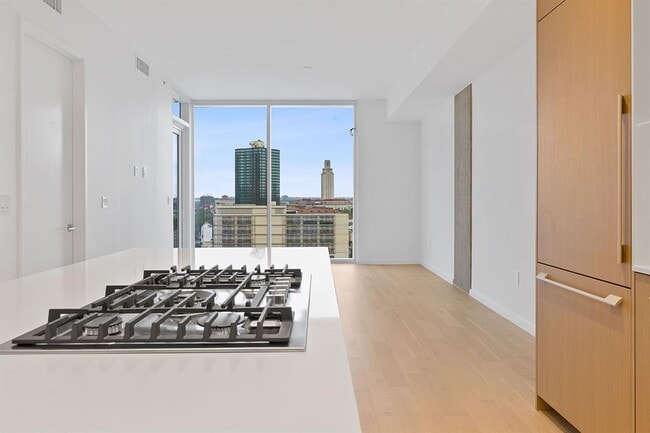 Building Photo - 313 W 17th St Unit 1203