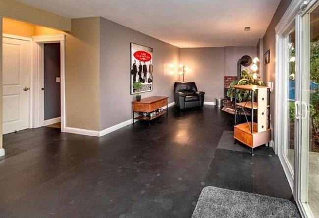 Photo - 5602 Green Hills Ave NE