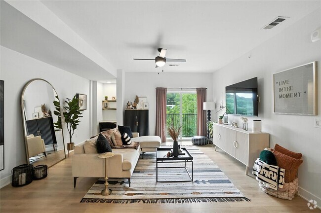 Building Photo - 2500 Longview St Unit 111 Rental
