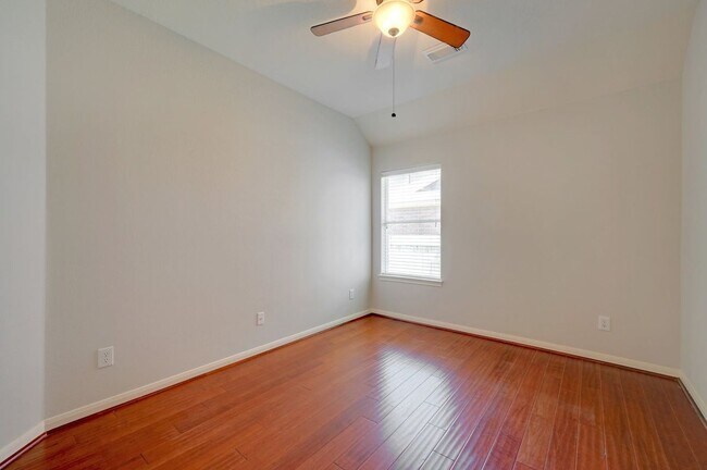 Photo - 2605 Salorn Way