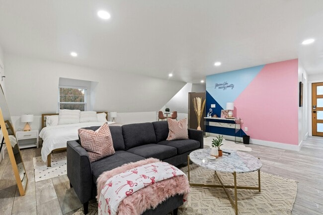 Photo - 5307 Stoneleigh Ave Unit Upper