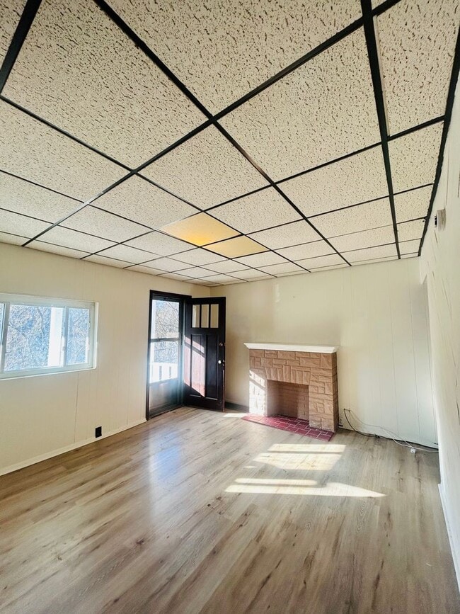 Photo - Spacious 2 bedroom 1 bathroom single family home (Marshall-Shadeland)