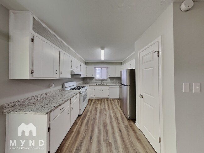 Photo - 947 Mainstreet Lake Dr