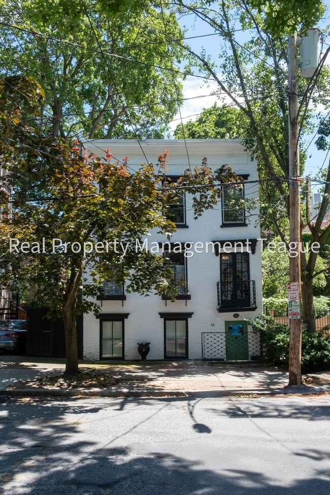 Beautiful Brownstone ! - Beautiful Brownstone ! House