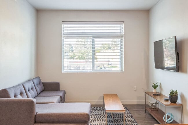 Photo - 1825 W Beacon St Unidad ID1261700P