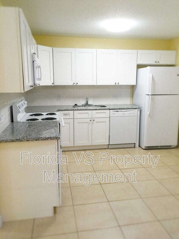 Photo - 330 Dundee Dr