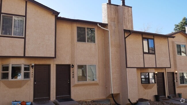 Building Photo - 3 Bedroom 2.5 Bath Townhome with Great Mou...