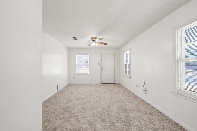 Photo - Charming 1 Bedroom Duplex w/ Large Backyard