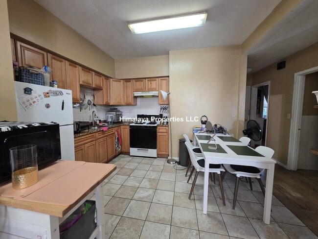 9 Shepherd Ave Unit 2
