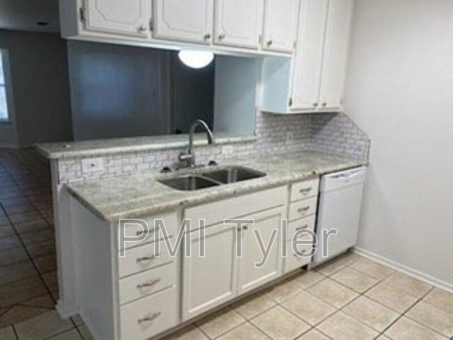 Photo - 16150 Shoshone Dr