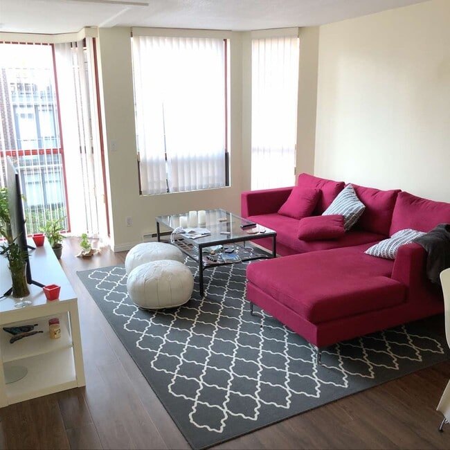 Photo - 811 Helmcken St