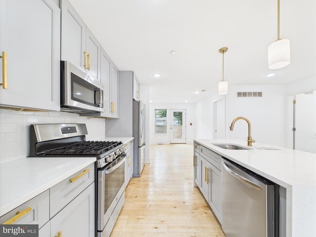 Photo - 2646 Manton St