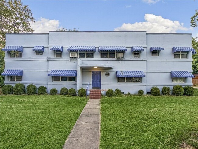 Photo - 208 E Graham St