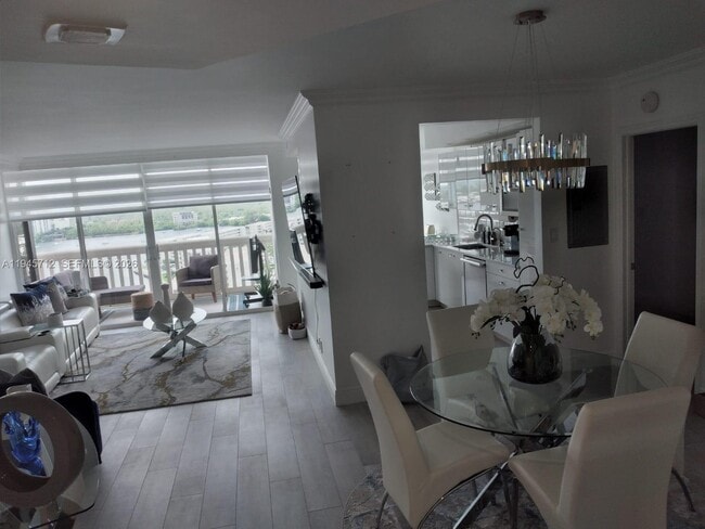 Building Photo - 1000 W Island Blvd Unit 1611