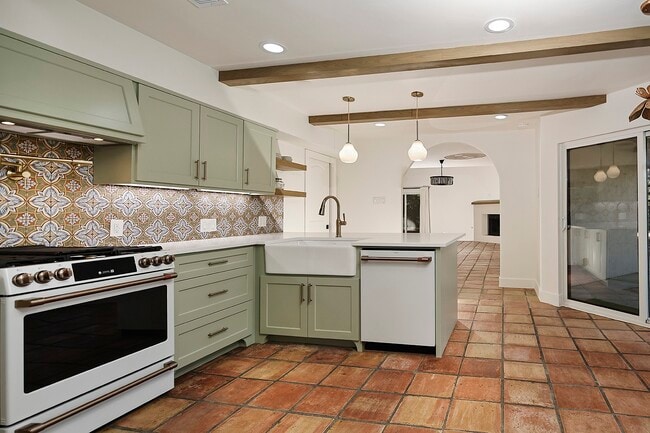 Building Photo - 15 Crinkleroot Ct