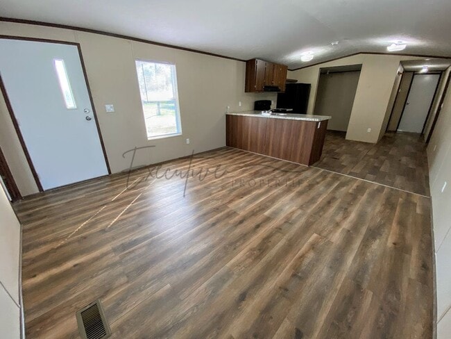 Photo - 2 Bedroom Mobile Home For Rent in Sulphur Unit 10