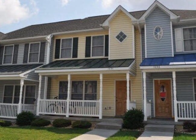 Building Photo - Harrisonburg Townhouse Available for Rent, Spacious 3 BR, 2.5 Baths
