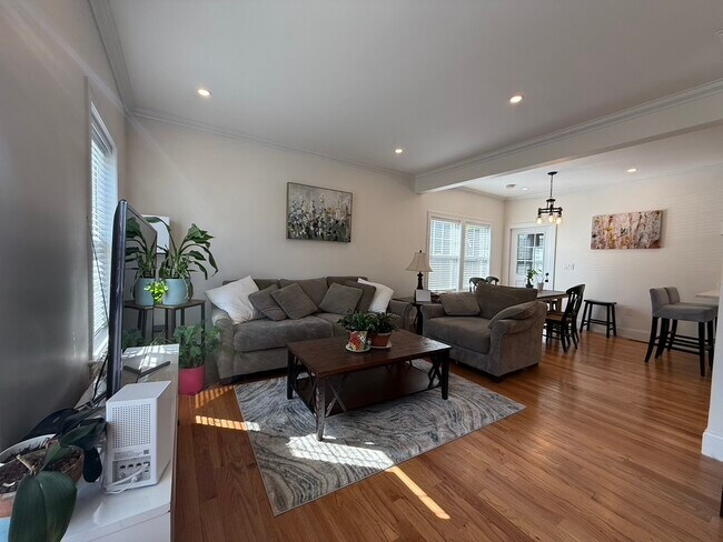 Photo - 82 Sharon St