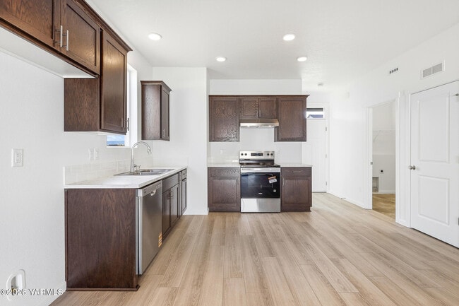 Photo - 501 Amberly Ave