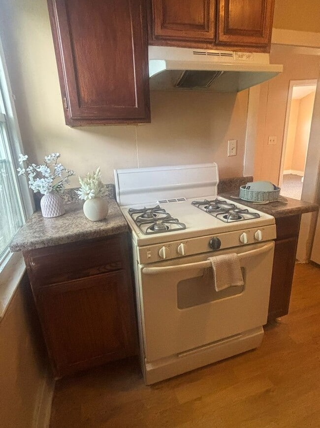 Building Photo - 67 Derby Ave Unit 3