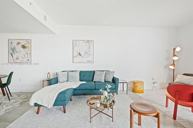 Photo - 121 NE 34th St