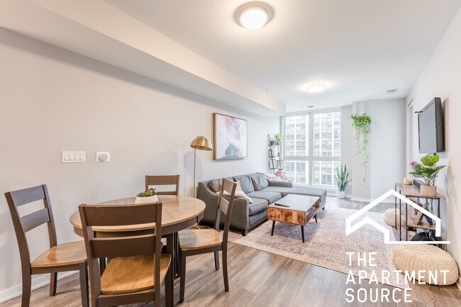 Photo - 301 W North Ave