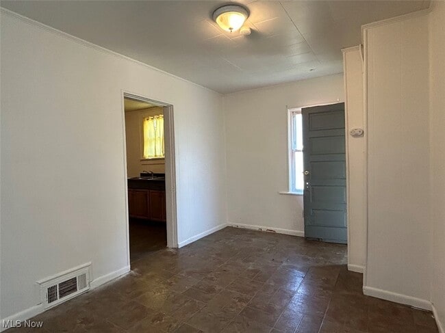 Building Photo - 1392 Hart St Rental