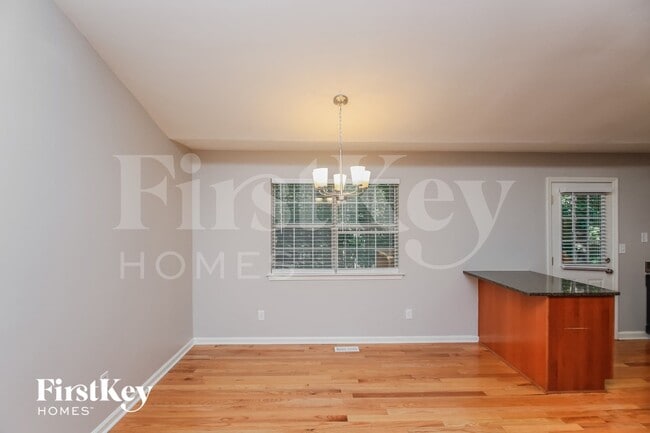 Photo - 441 Bakers Bridge Cir