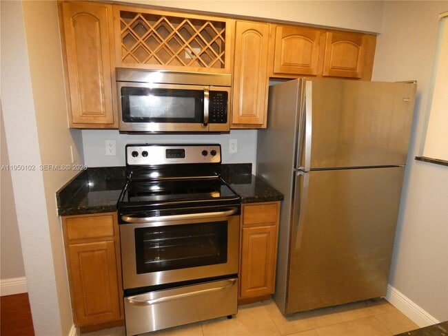 Building Photo - 2810 N Oakland Forest Dr Unit 204