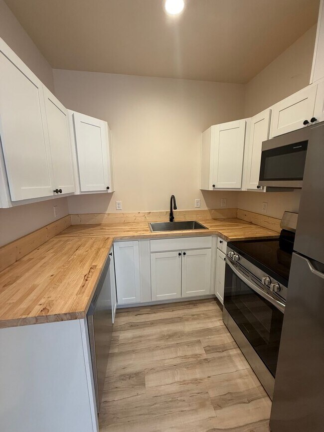 Photo - Stoltzfus-PM-026-0265 Unit 2221 Union Ave A