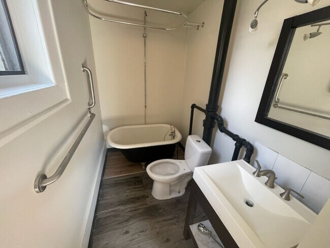 Photo - 1317-1319 Forest Street N Unit 1319