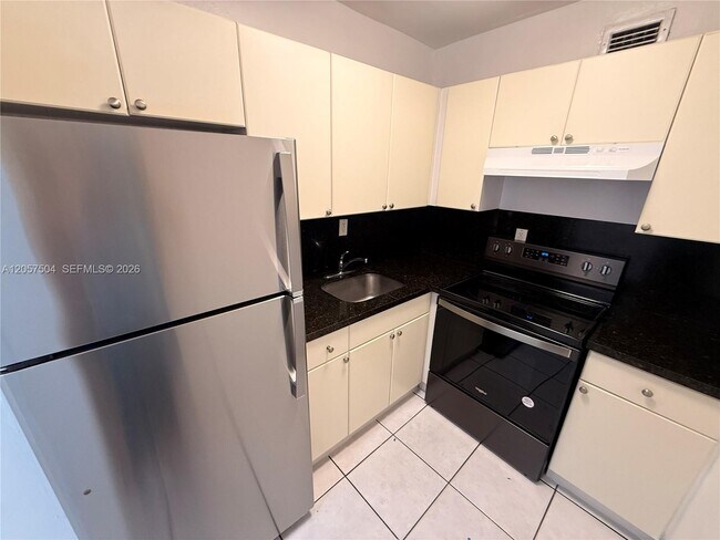 Photo - 1860 SW 22nd St Unit 4