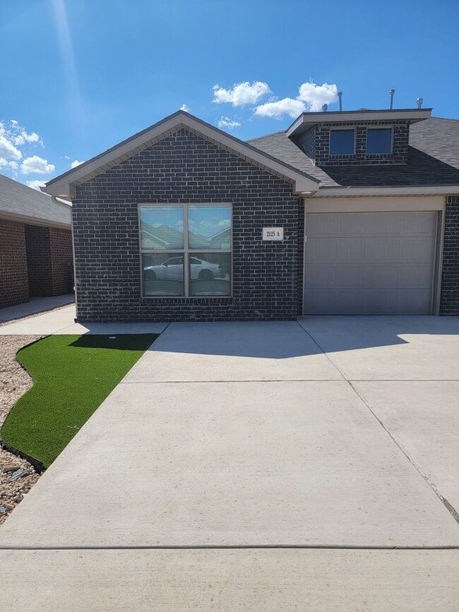 Building Photo - 2125 N Jayton Ave Unit A