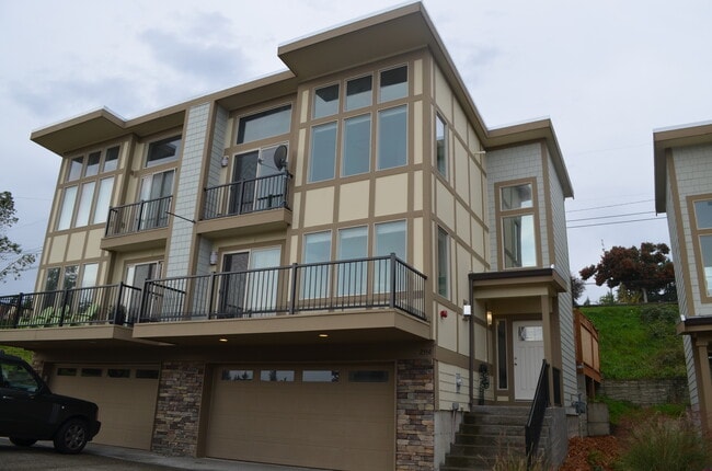 Building Photo - Bremerton Townhome with Puget Sound Views