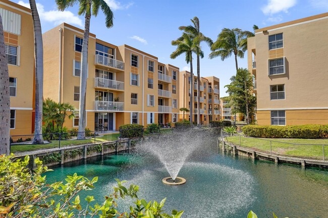 Building Photo - 1450 SE 3rd Ave Unit 305