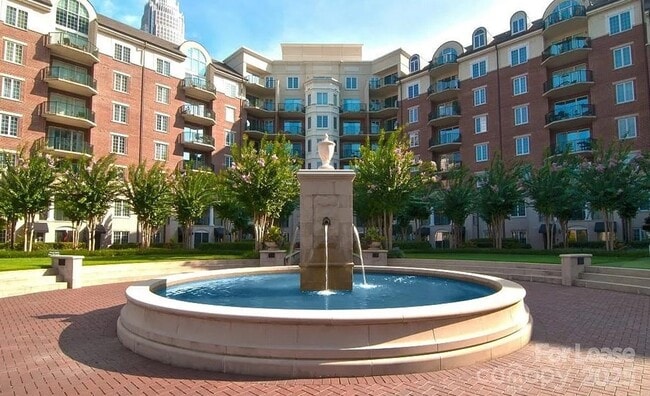 Building Photo - 300 W 5th St Unit 621