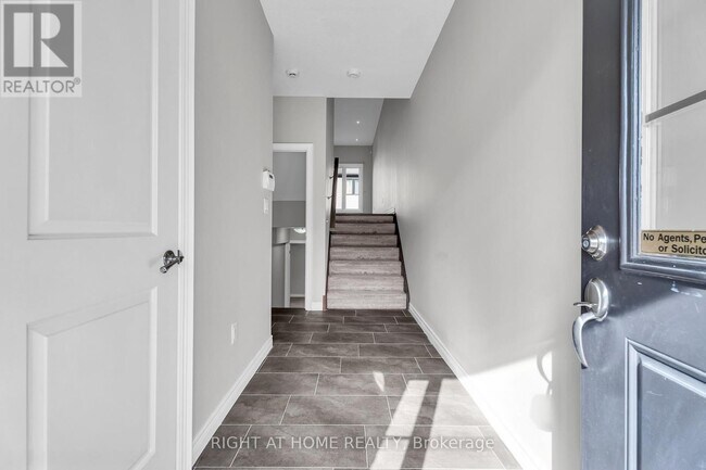Photo - 1030 Oakcrossing Gate