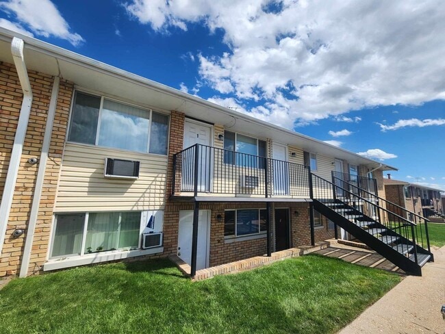 Building Photo - 3020 Denver St Unit #5