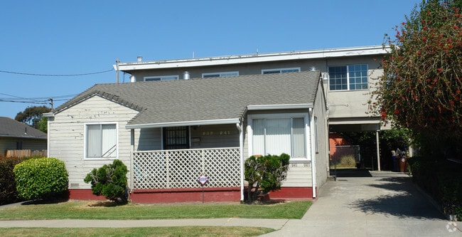 Building Photo - 945 S 45th St